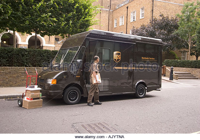 ups-parcel-service-van-delivering-in-central-london-ajytna.jpg