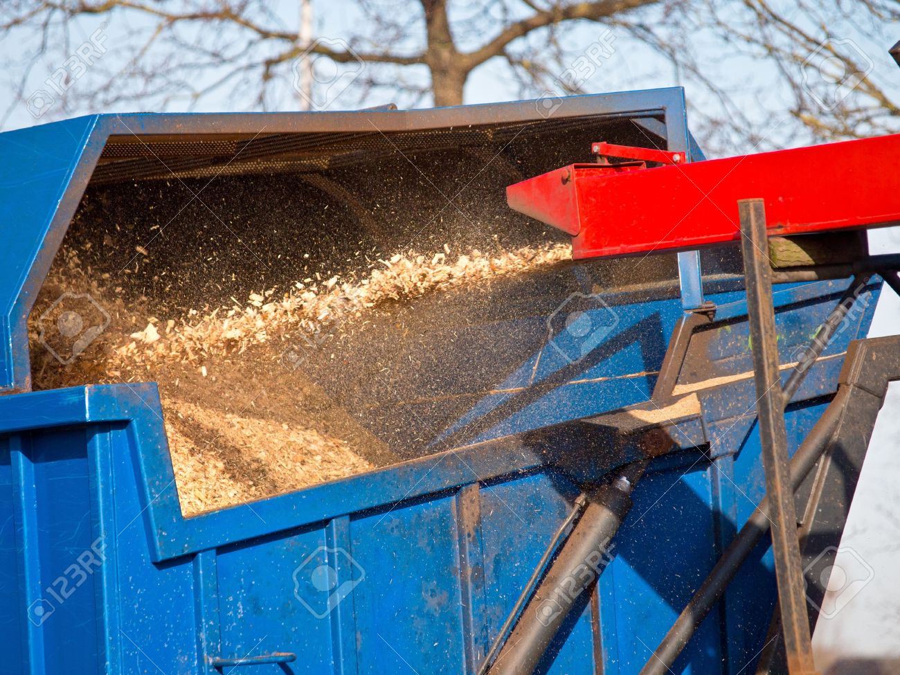 13334989-Wood-Chipper-Machine-Filling-Back-Of-Truck-With-wood-chips-Stock-Photo.jpg