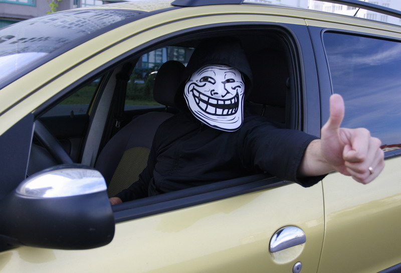 trollface-mask-in-the-car.jpg