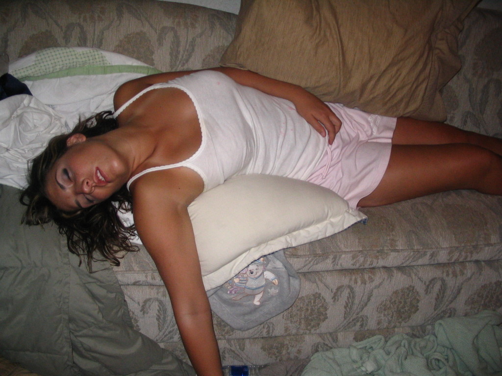 passed_out_drunk_girls_1003.jpg