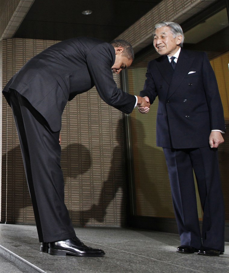 091116-obama-bow-vmed-530p.fit-760w.jpg