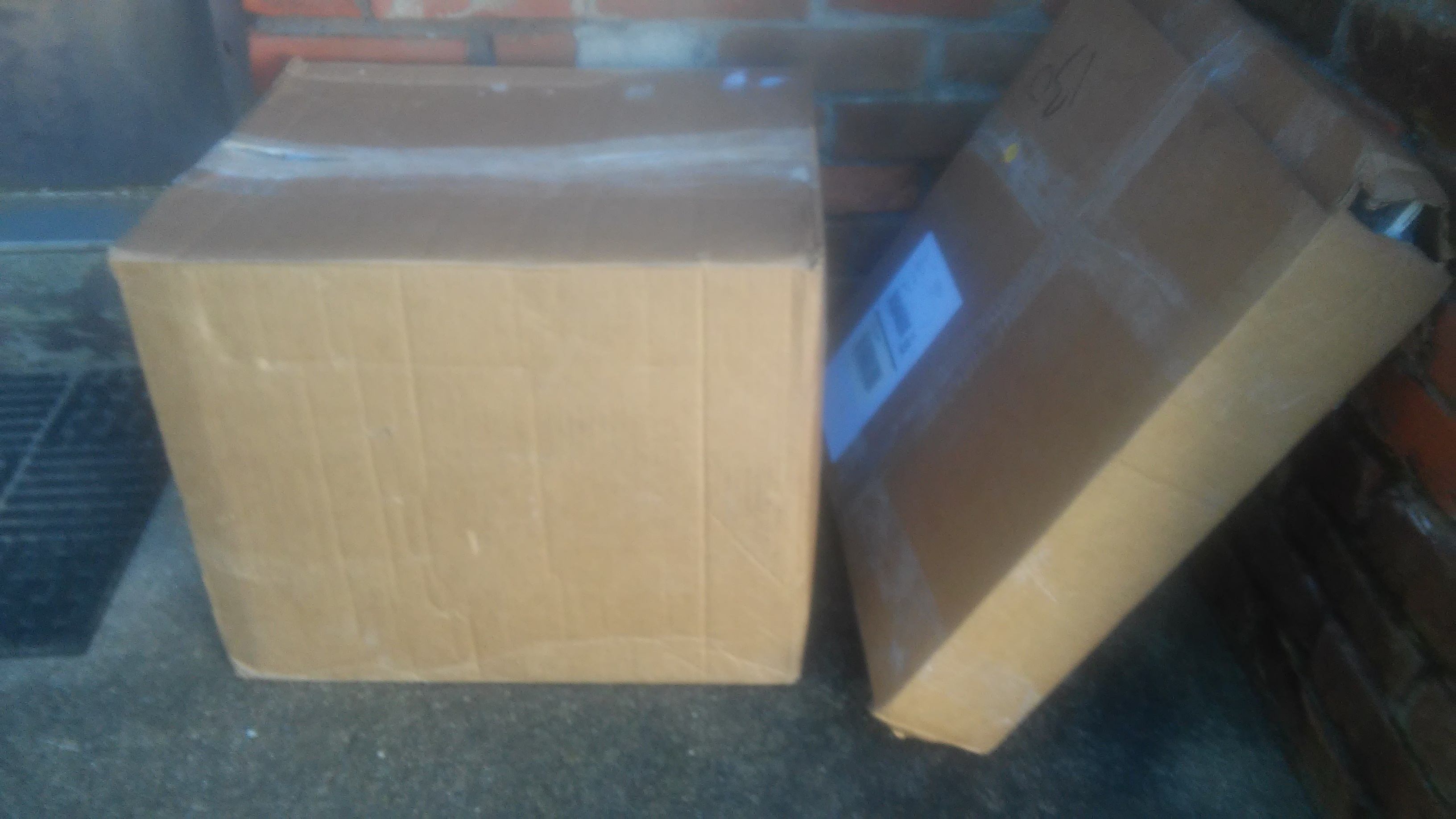 Can two boxes have the same tracking number?