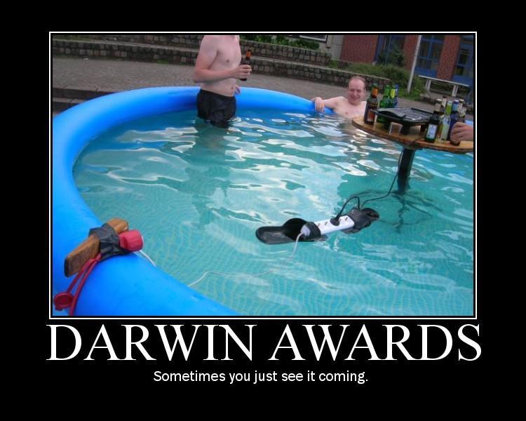 1252-11-pics-of-stupid-people-doing-stupid-things-8.jpg