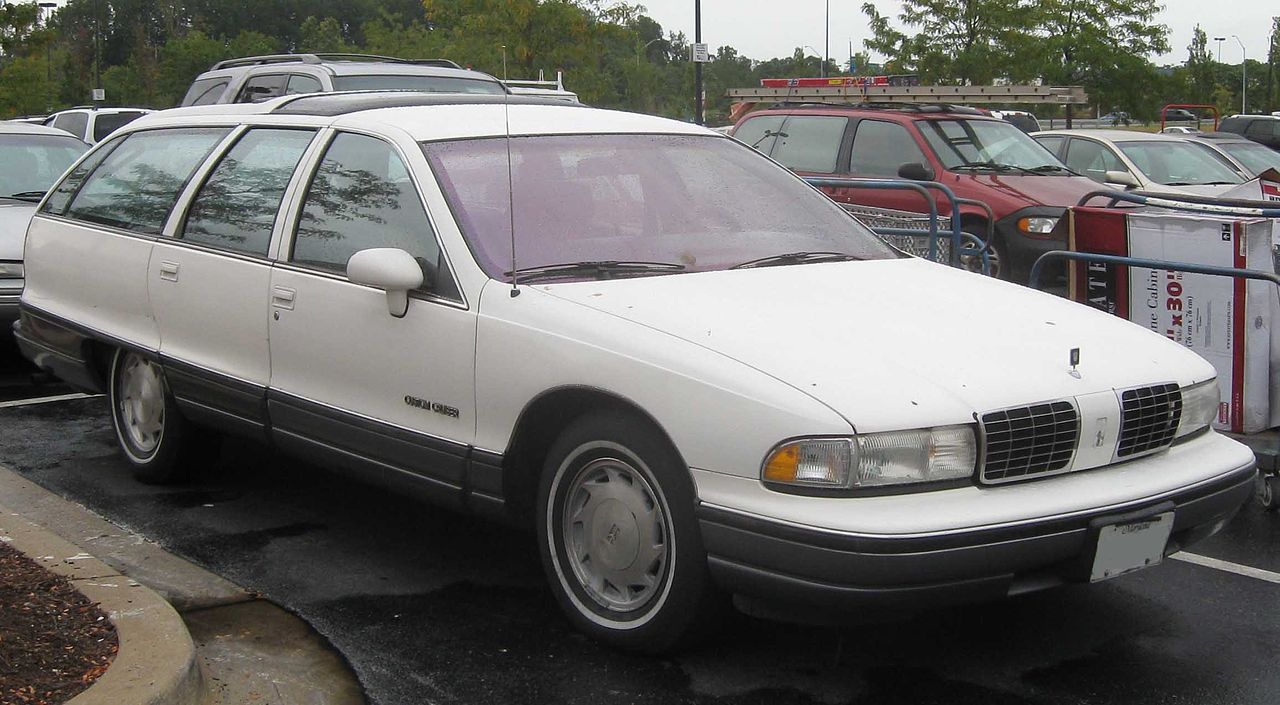1280px-Oldsmobile_Custom_Cruiser.jpg
