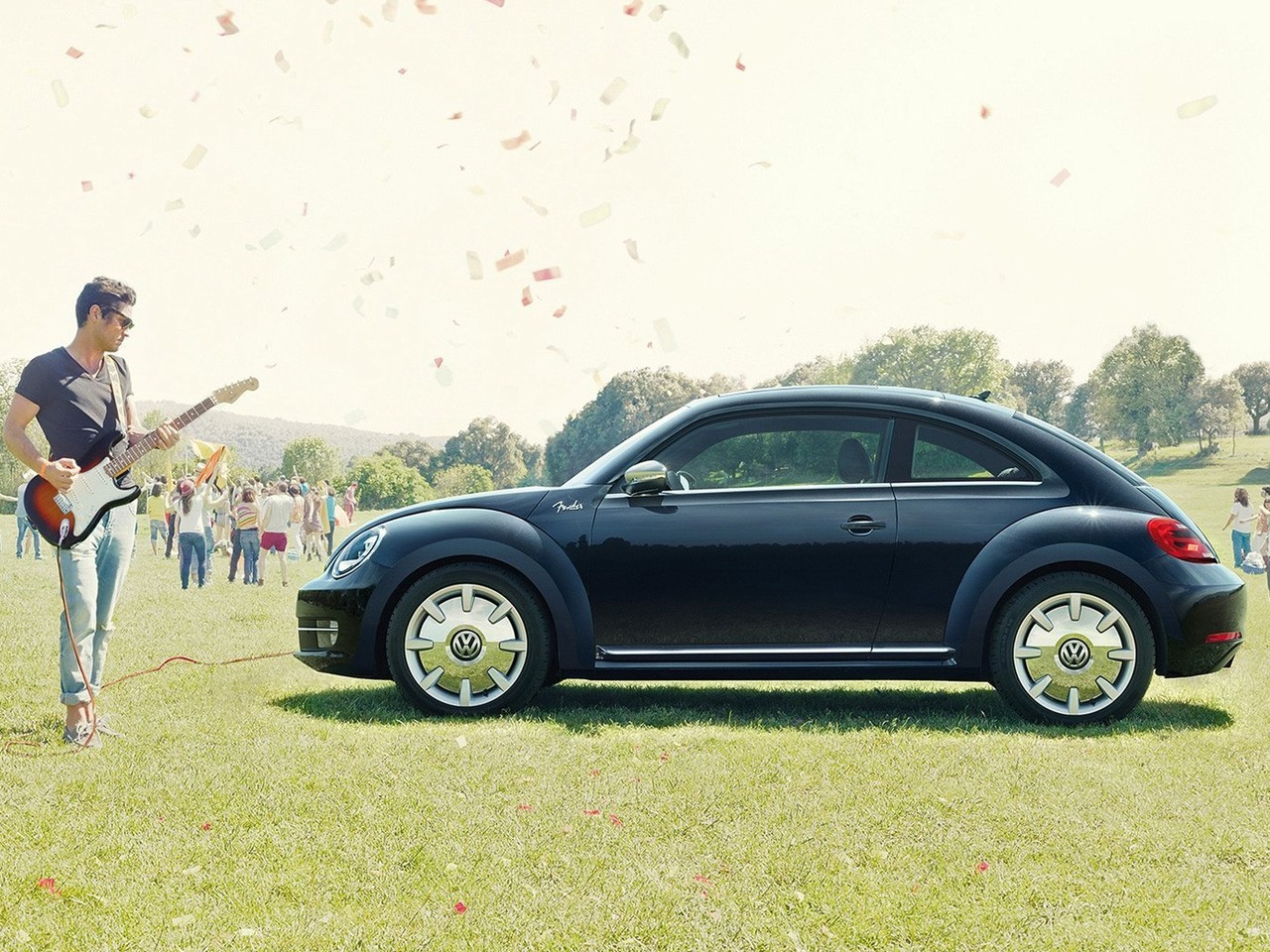 2013-Volkswagen-Beetle-Fender-Edition-Side.jpg