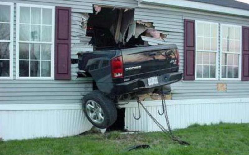 3474-13-crazy-car-accidents-that-will-make-you-ask-how-did-that-happen-12.jpg