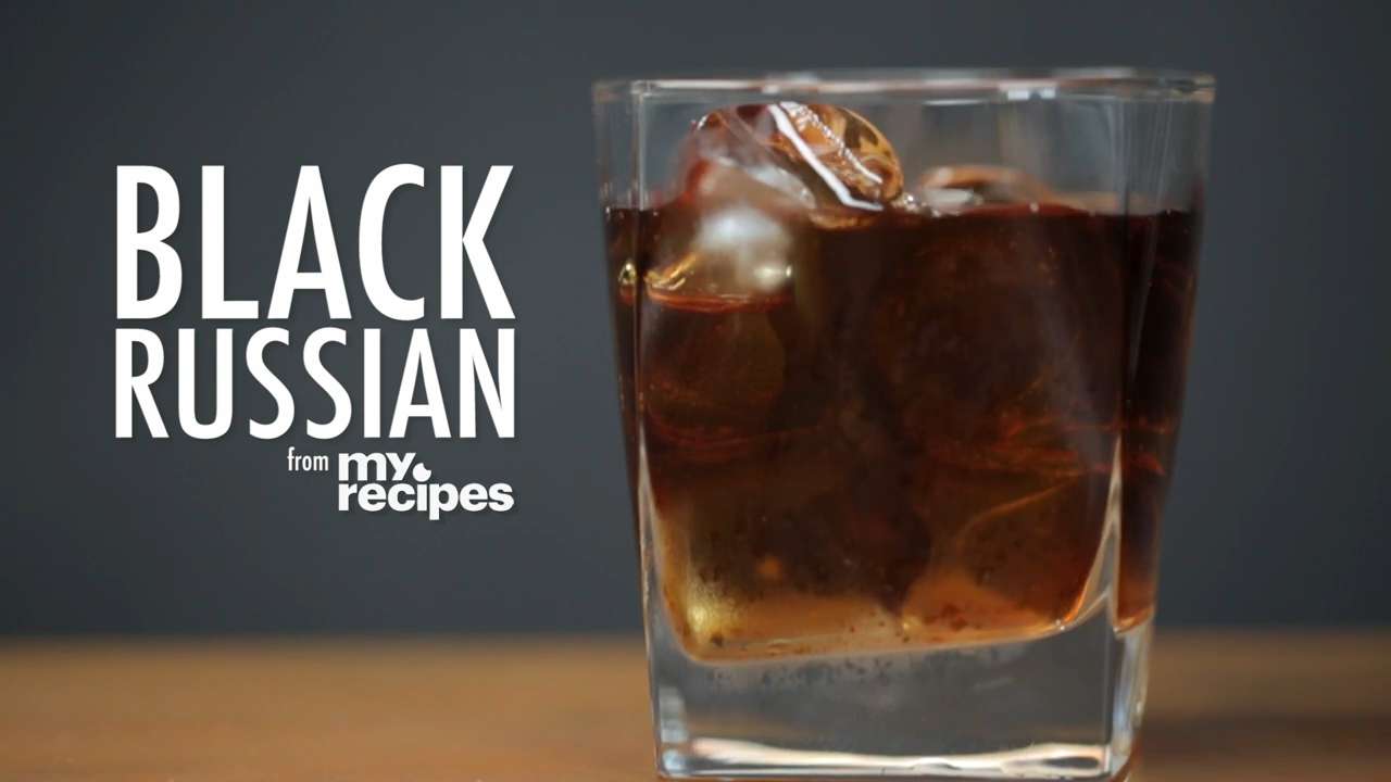 Black russian. Блэк раша коктейль. Чёрный русский коктейль в банке состав. Черный русский рецепт. Black Russian рецепт.