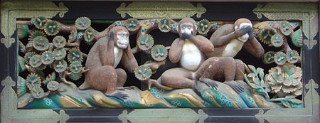 450px-Hear_speak_see_no_evil_Toshogu.jpeg