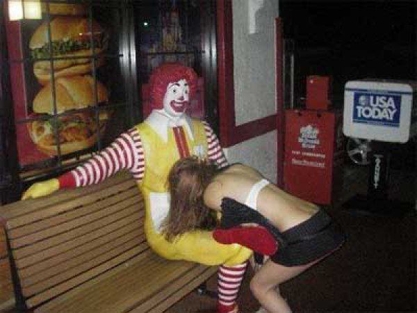 738dd7dc418f80d63194cc30f0575404-why-are-so-many-people-giving-ronald-mcdonald-blow-jobs-1.jpg