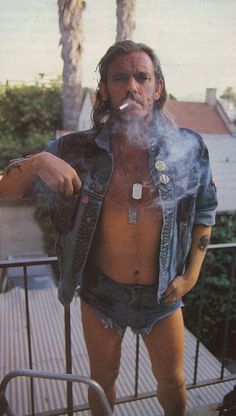 aca4eb3b2a5bb180c040b79dc6bfa670--lemmy-motorhead-lemmy-kilmister.jpg