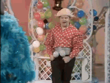 benny-hill-djdee.gif