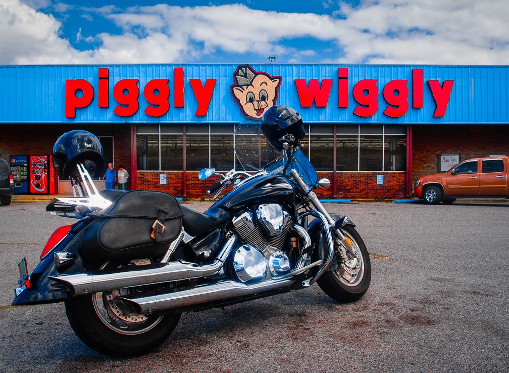 Bike in front of Piggly Wiggly.jpg