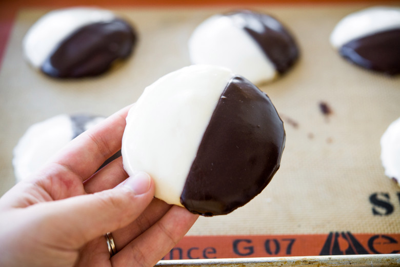 black-and-white-cookies-00a.jpg