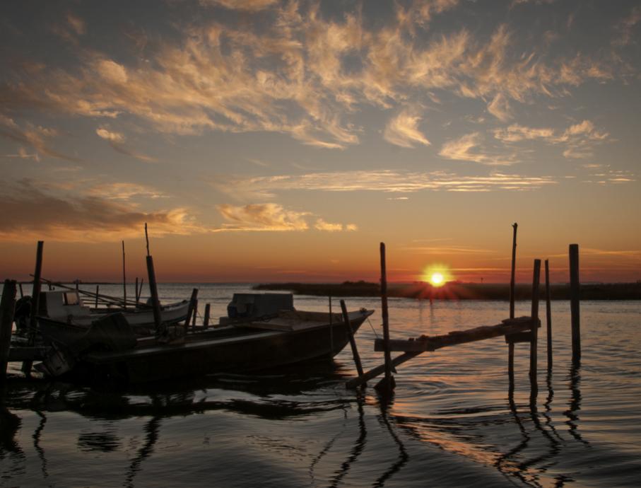 Boats and waves at Sunrise_6892web.jpg