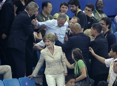Bush-SecretService-OlympicsBeijing-11Aug2008.jpg