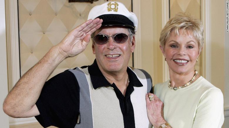 captain-and-tennille-exlarge-169.jpg