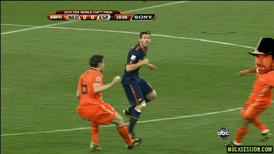 chuck-norris-vs-xabi-alonso.gif