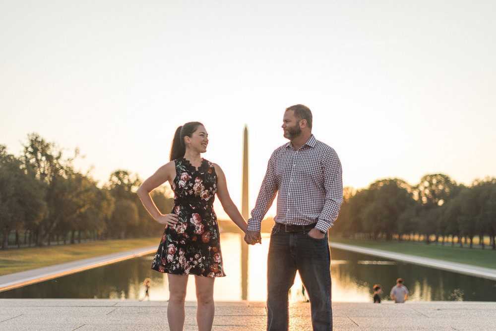 Couple+standing+in+front+of+Washington+Monument.jpeg