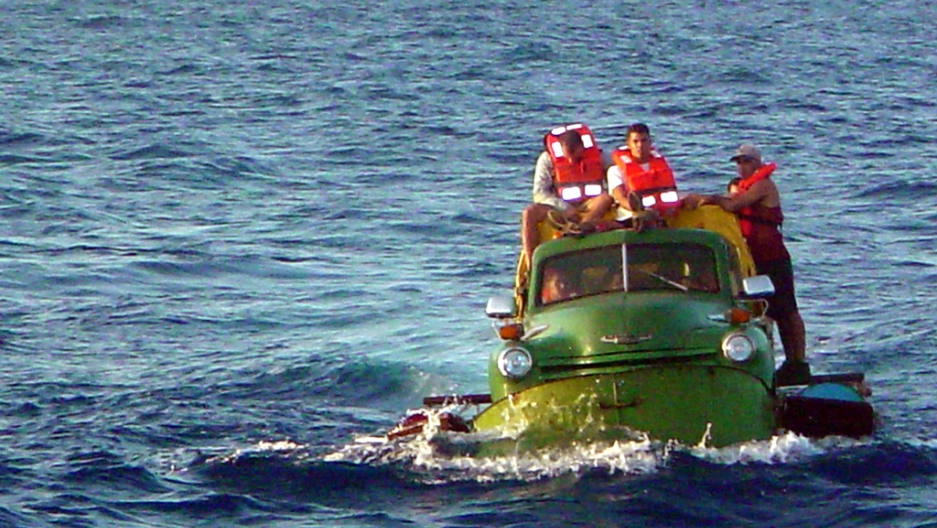 cuban-immigrants-raft-florida-2013-02-05.jpg