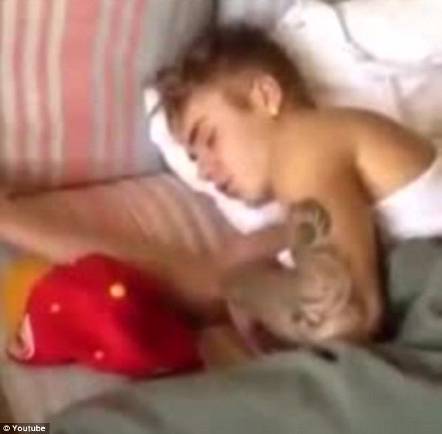 d8278b43149eb58f3a97d26dafb5e743--brazilian-girls-justin-bieber-videos-1.jpg