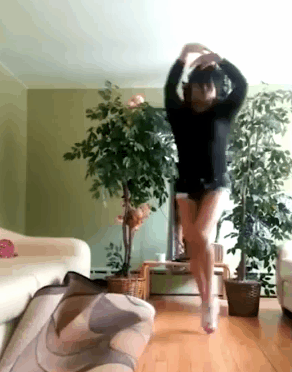 DDS7MuY7dX2Ra.gif