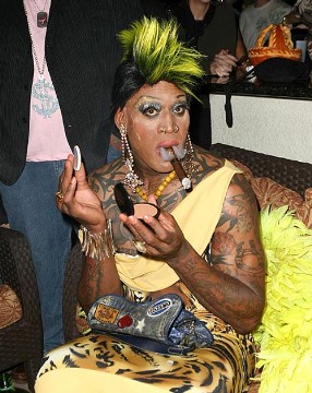 dennisrodmanincostume-286x360.jpeg