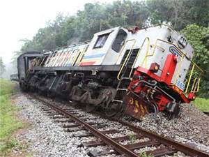 Derailed train.jpg