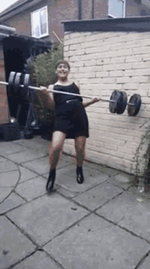 girl-lifting-heavy-weights.gif