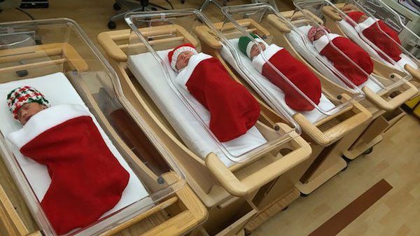 hospital-christmas-decorations-6__605.jpg
