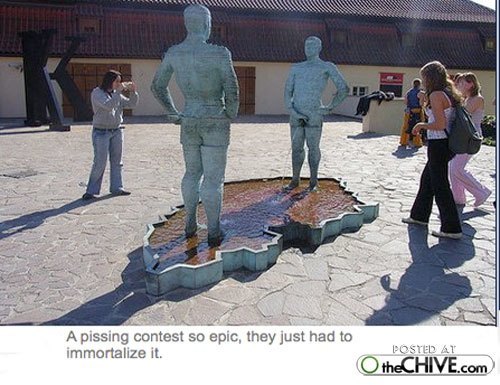 hot_weird_funny_amazing_cool8_caption-pissing-contest_200907302215439656.jpg