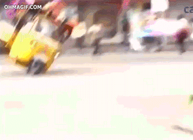 India+rickshaw+accident+brilorangecenterbignice+bigcenterbrilorange_fb0636_5457871.gif