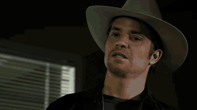 justified-raylan-givens (5).gif
