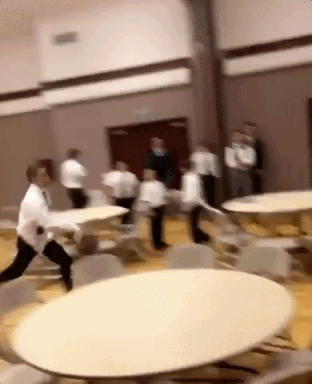 l3q2wAsJ71oq4MT0A.gif