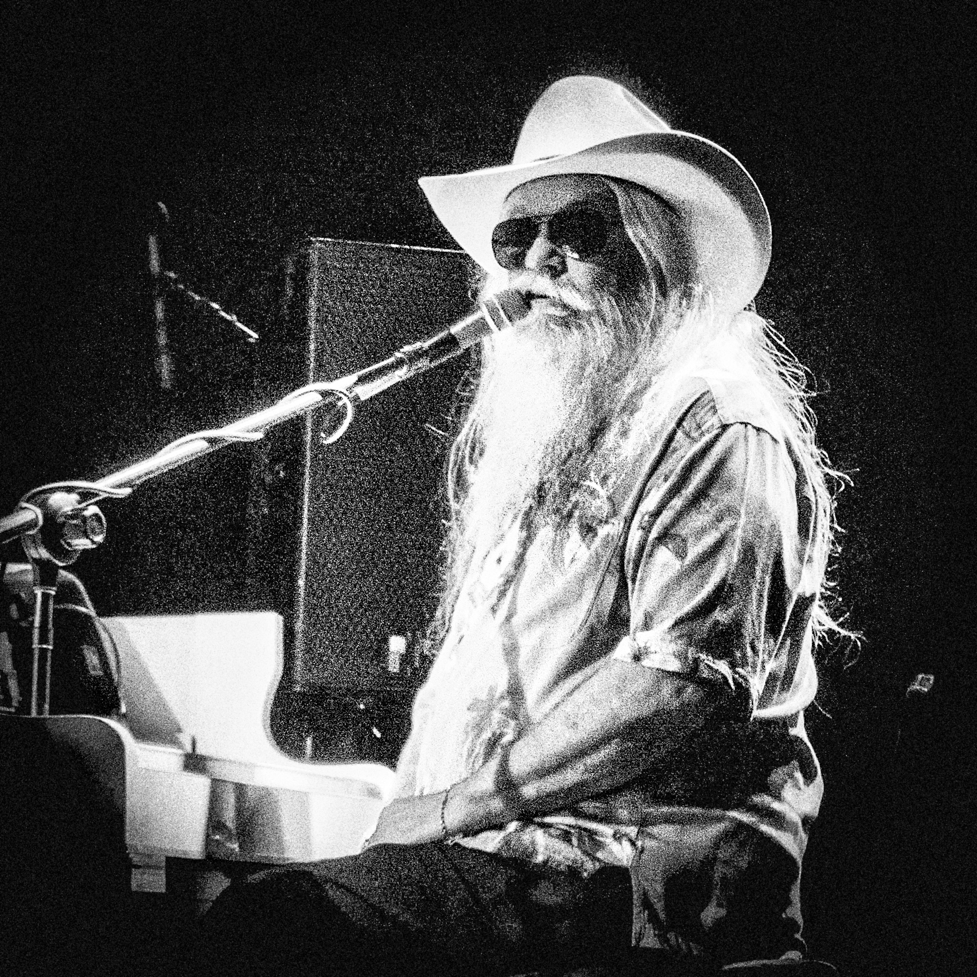 Leon telling a story B&W-Leon Russell-.jpg