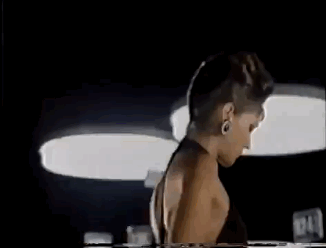 LOwxmbxs9QU3S.gif