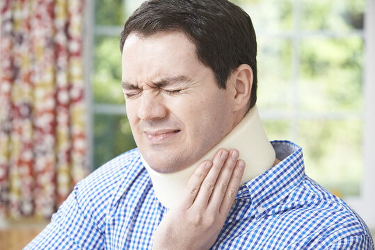 man-feigning-whiplash.jpg