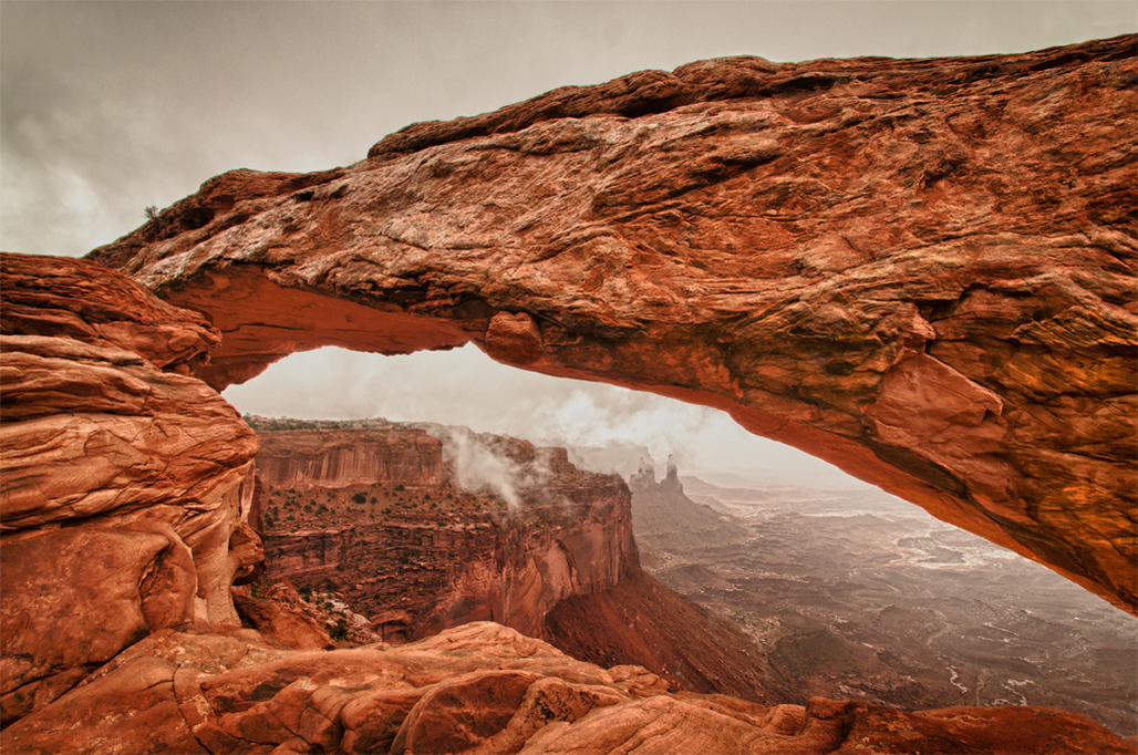 Mesa Arch on a rainy day_8745_web.jpg