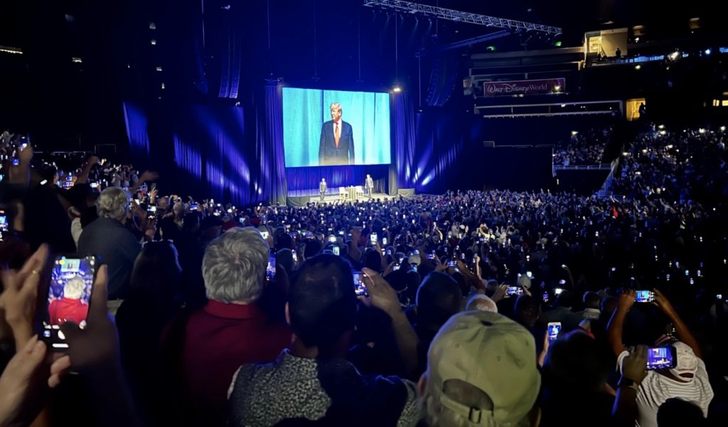 Orlando-Crowd-for-President-Trump-and-Bill-OReilly.jpg