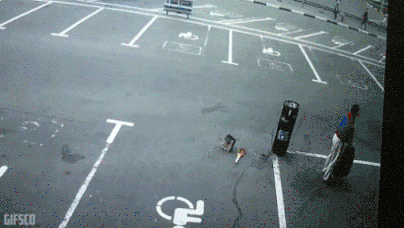 quyHaZ8Lr7Byo.gif