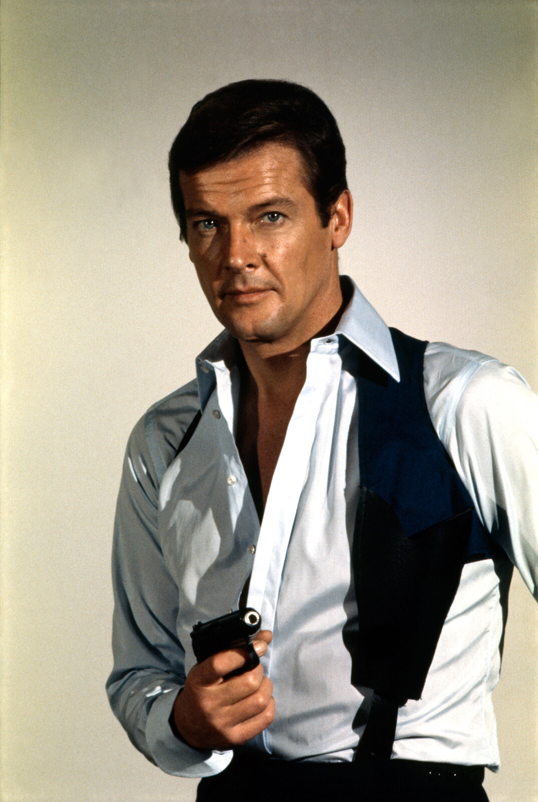 roger-moore-live-or-let-die-1973.jpg