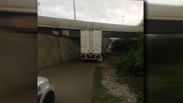 truckstuck1.jpg