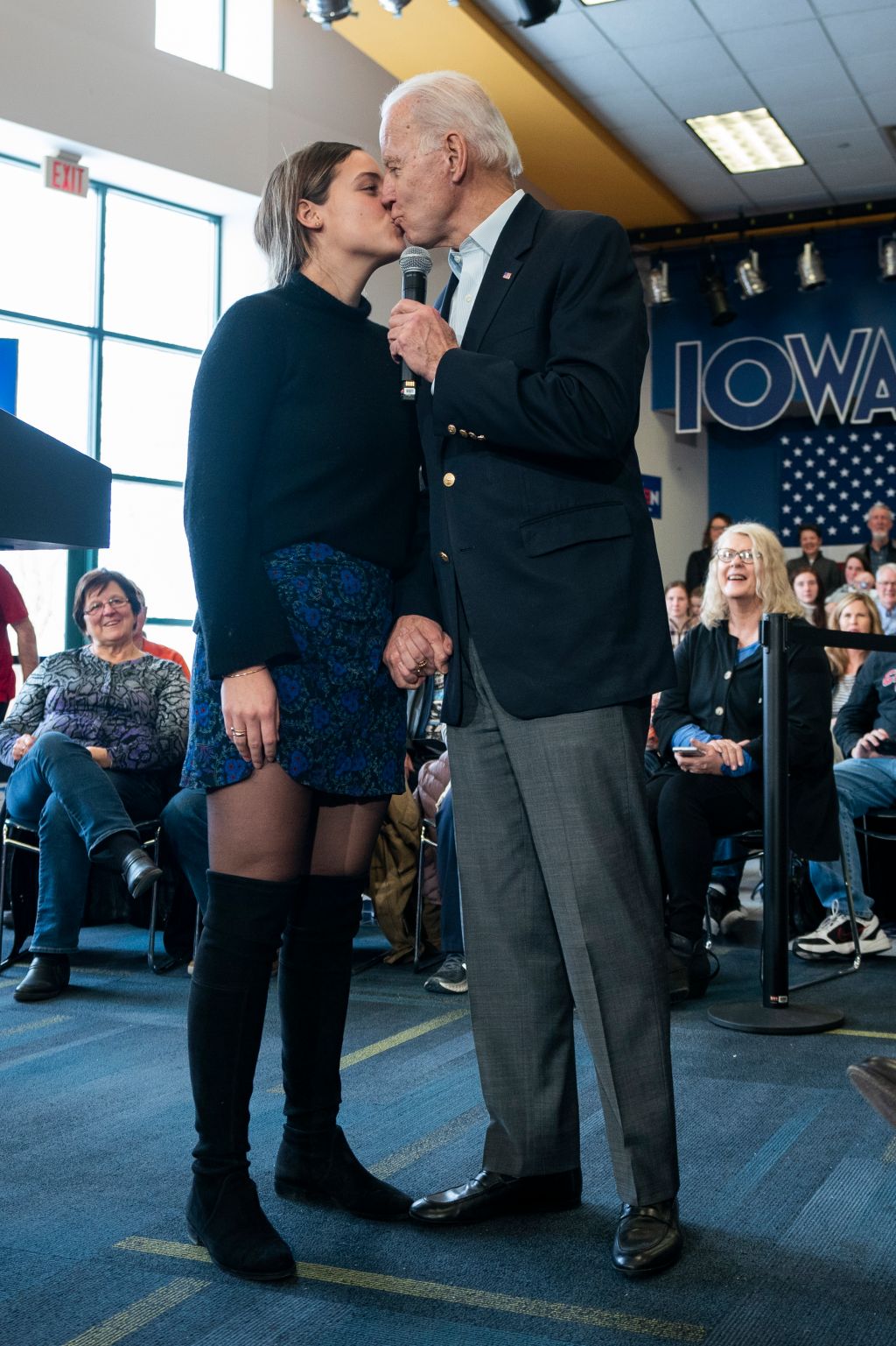 usa_biden_iowa-epa.jpg
