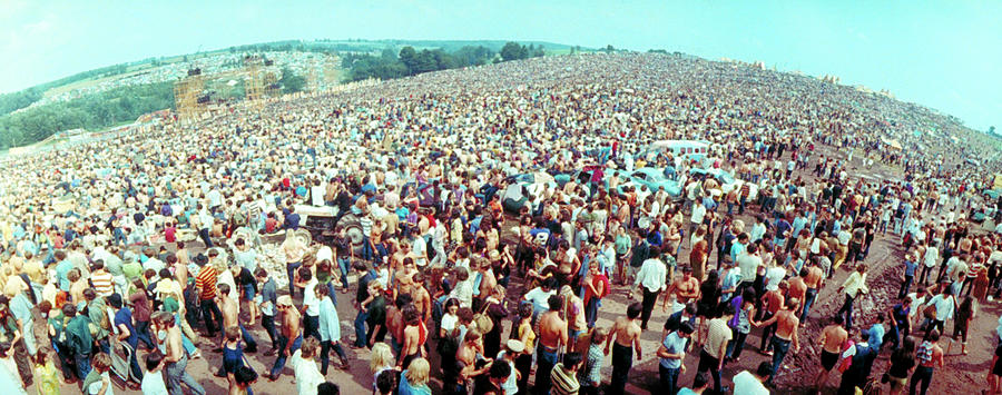 wide-angle-overall-of-huge-crowd-facing-john-dominis.jpg