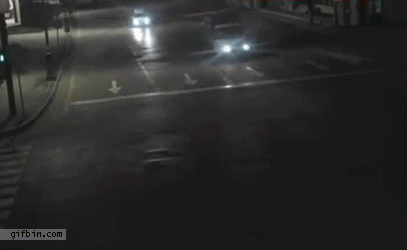 1328206552_car_goes_through_intersection.gif