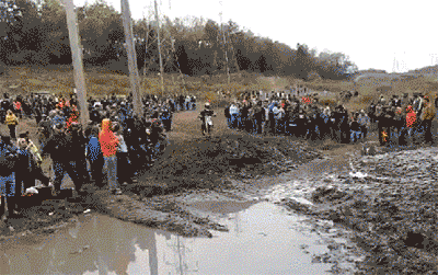 VPaENO2vQuyLAMNLEZbj_Near-Death-Phone-Call.gif