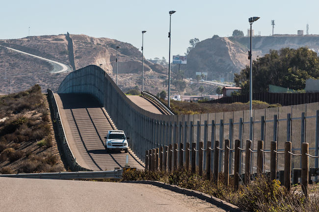 border_wall2.jpg
