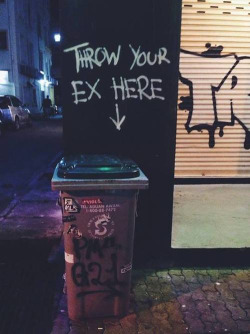 tumblr_n5fzoodVun1su3kt1o1_250.jpg