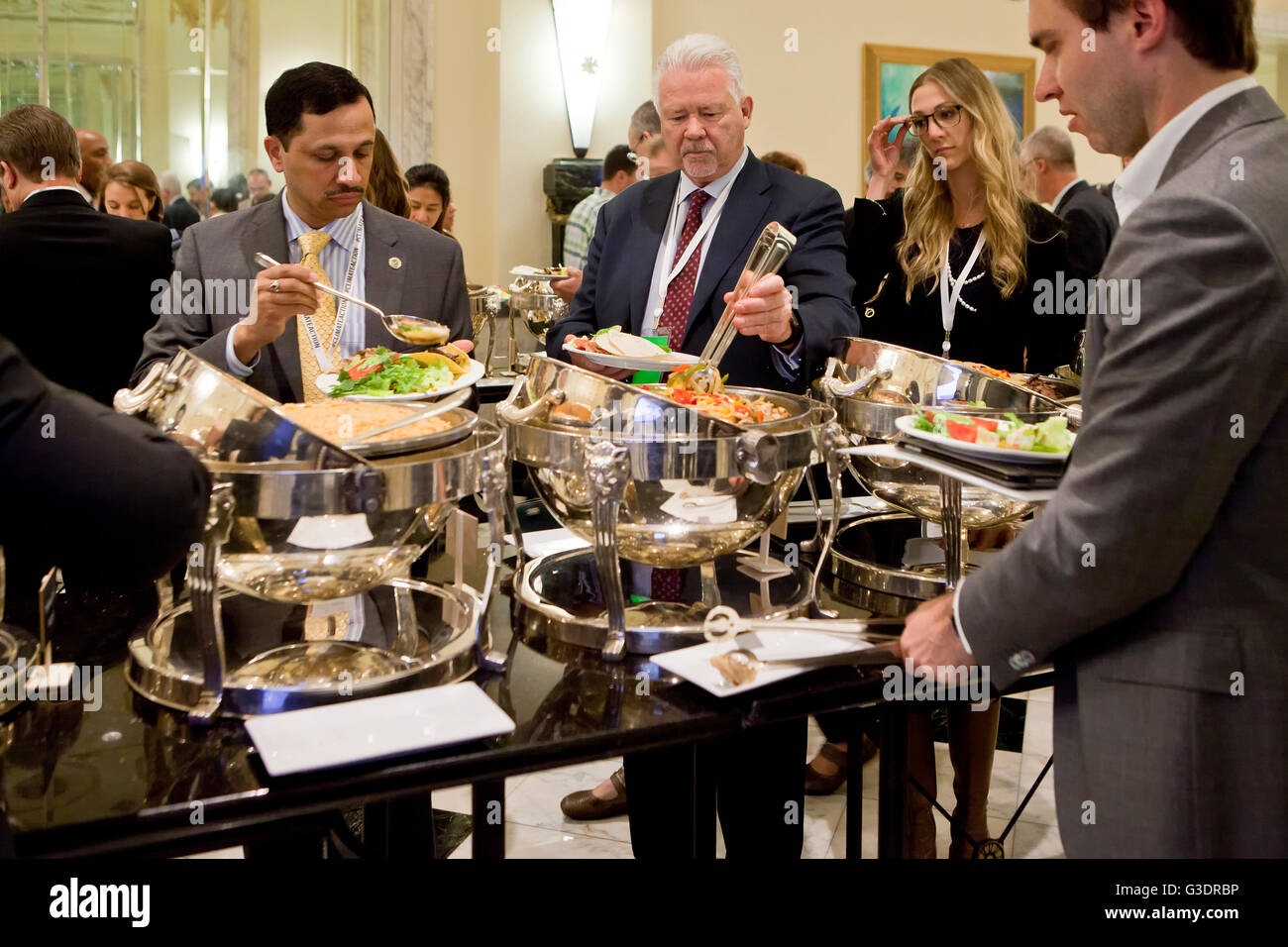 hotel-lunch-buffet-line-during-a-business-event-usa-G3DRBP.jpg