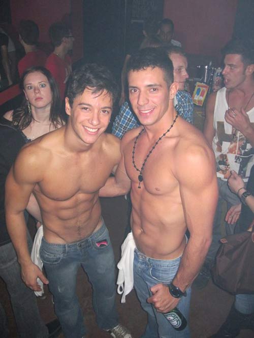 muscle-shocked-photobomber1_zps5ec985ac.jpg
