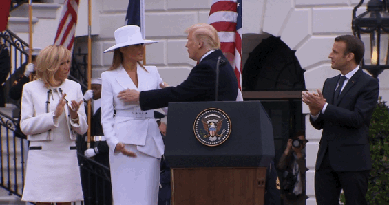 hat.kiss.gif